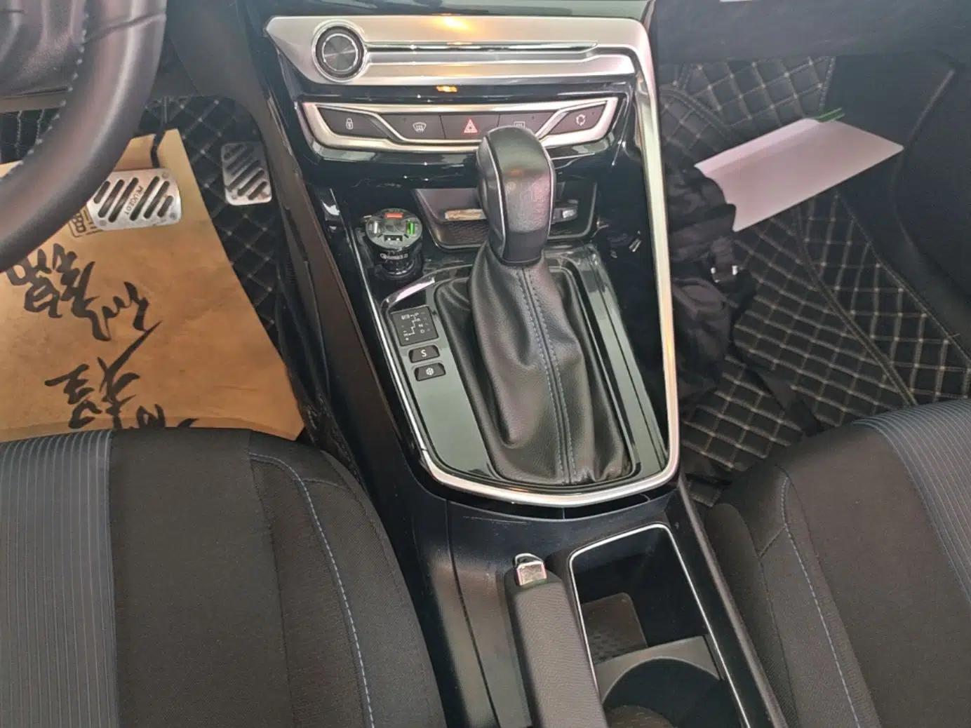 Peugeot 308 2018 1.6L Automatic Luxury Edition — миниатюра 16