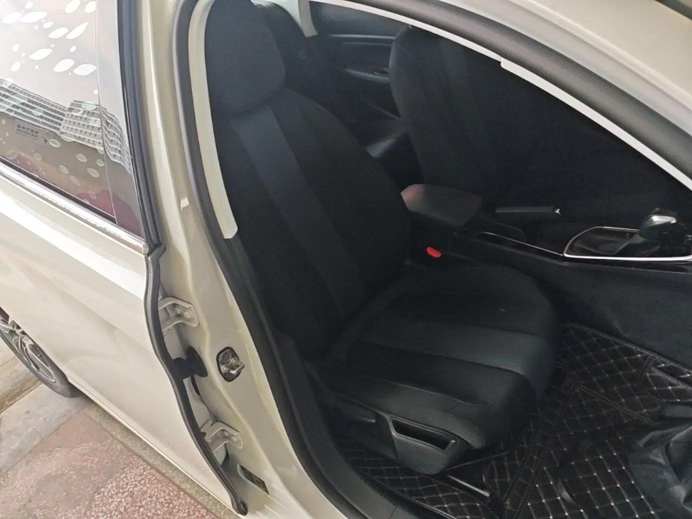Peugeot 308 2018 1.6L Automatic Luxury Edition — миниатюра 19