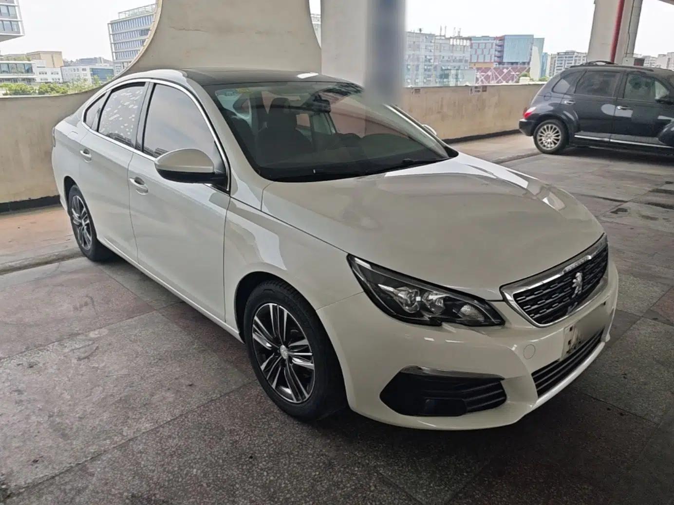 Peugeot 308 2018 1.6L Automatic Luxury Edition — миниатюра 3