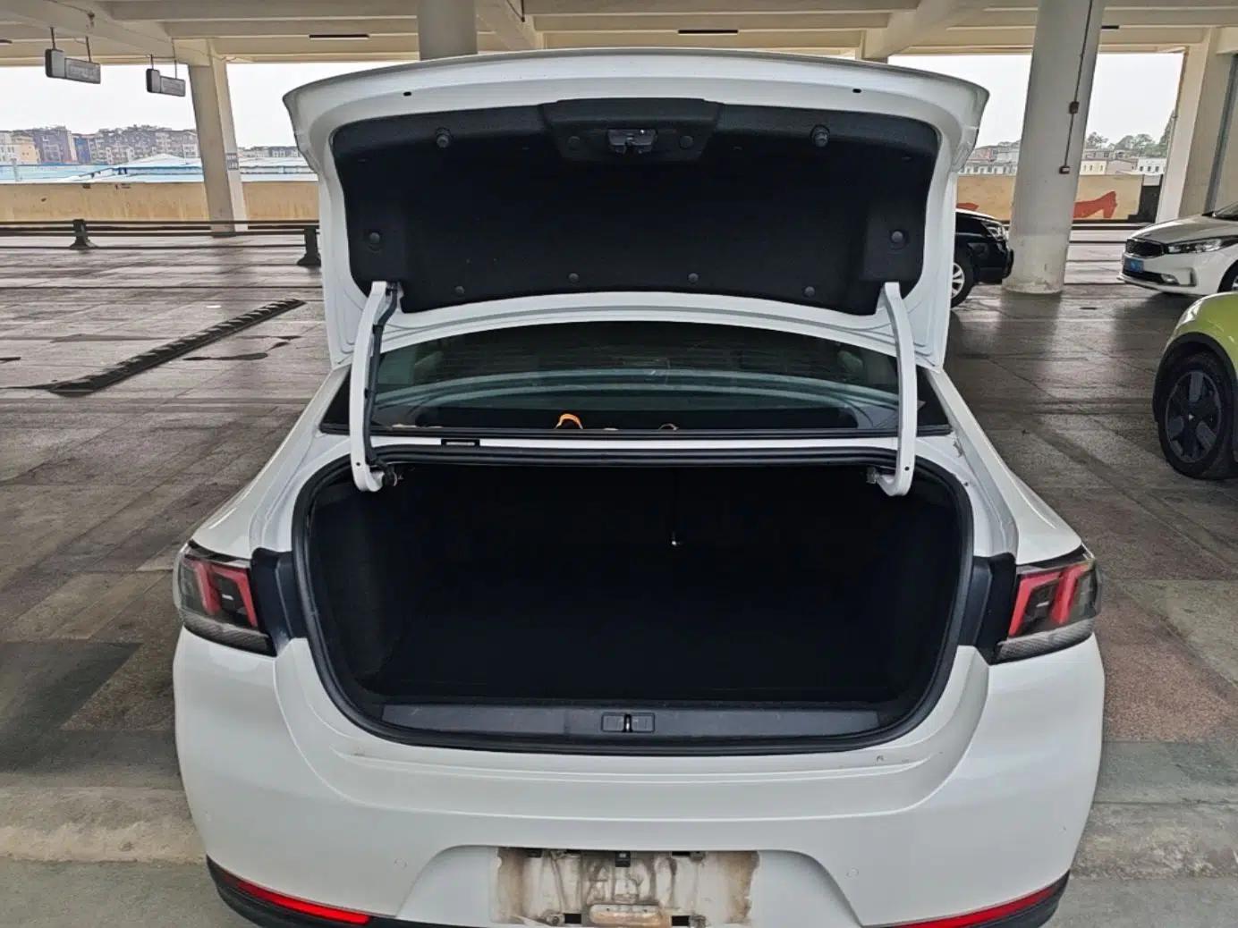 Peugeot 308 2018 1.6L Automatic Luxury Edition — миниатюра 22