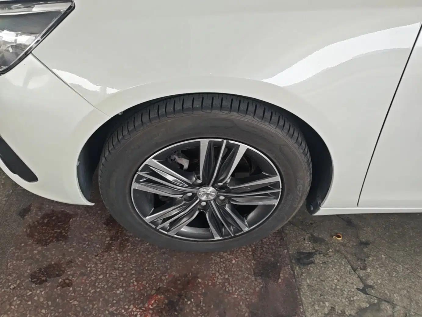 Peugeot 308 2018 1.6L Automatic Luxury Edition — миниатюра 10