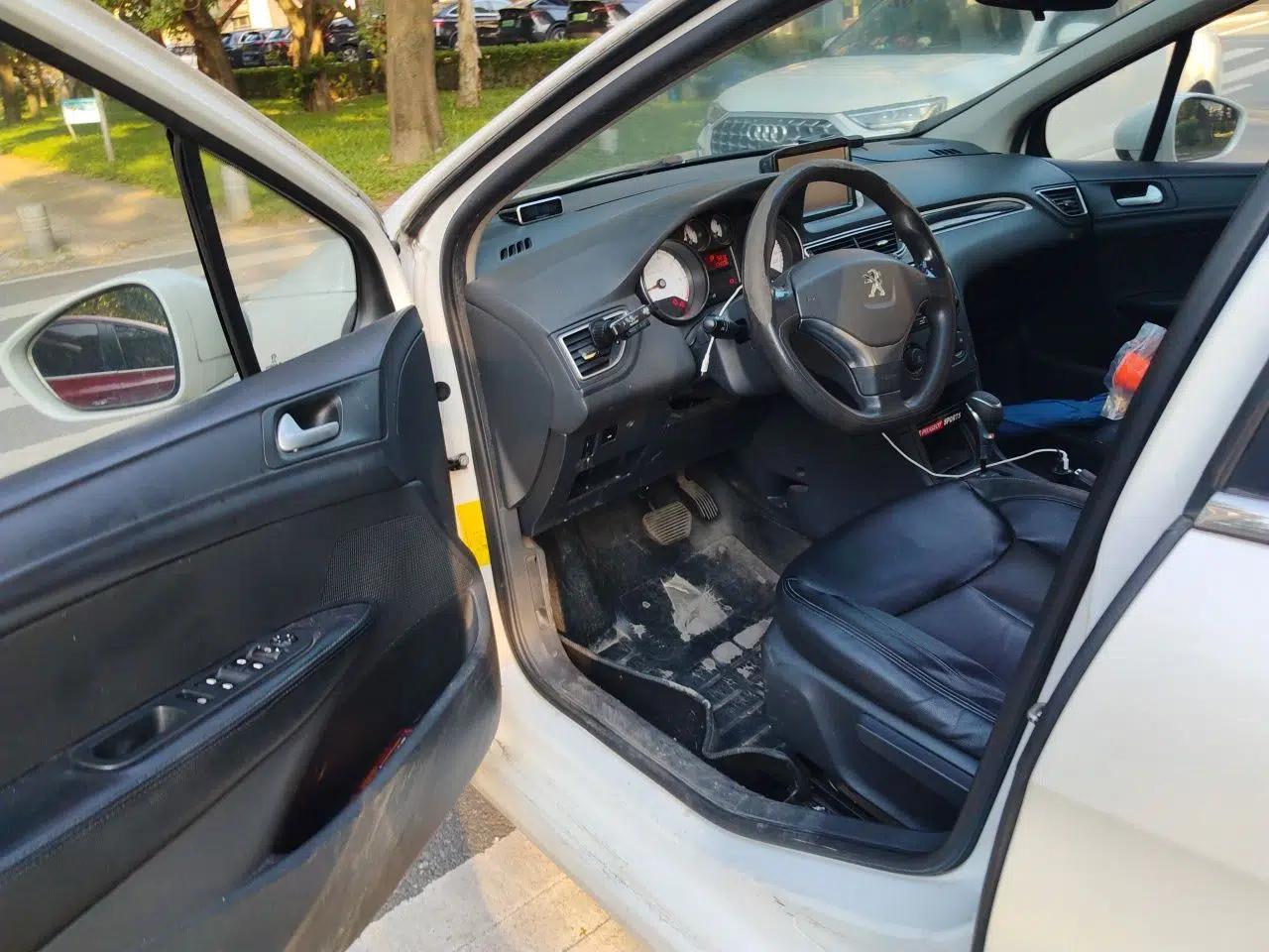 Peugeot 308 2014 Enjoy Edition Classic 1.6L Automatic Premium Model — миниатюра 16