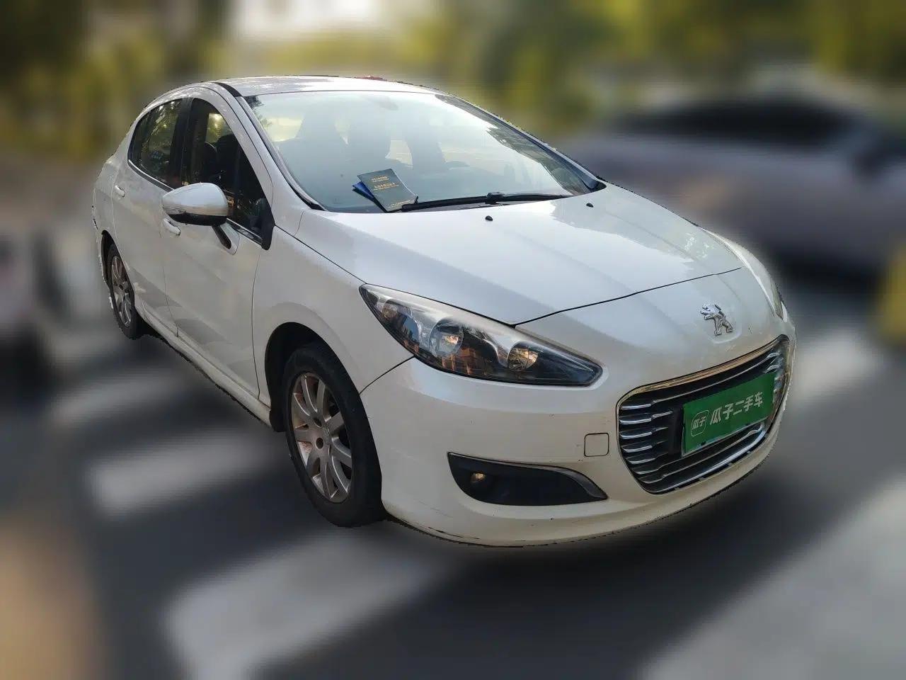 Peugeot 308 2014 Enjoy Edition Classic 1.6L Automatic Premium Model — миниатюра 3