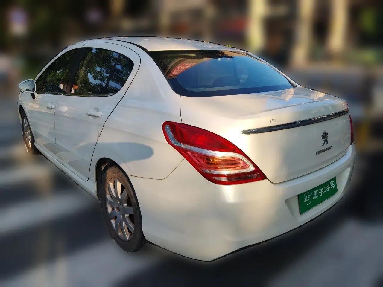 Peugeot 308 2014 Enjoy Edition Classic 1.6L Automatic Premium Model — миниатюра 4