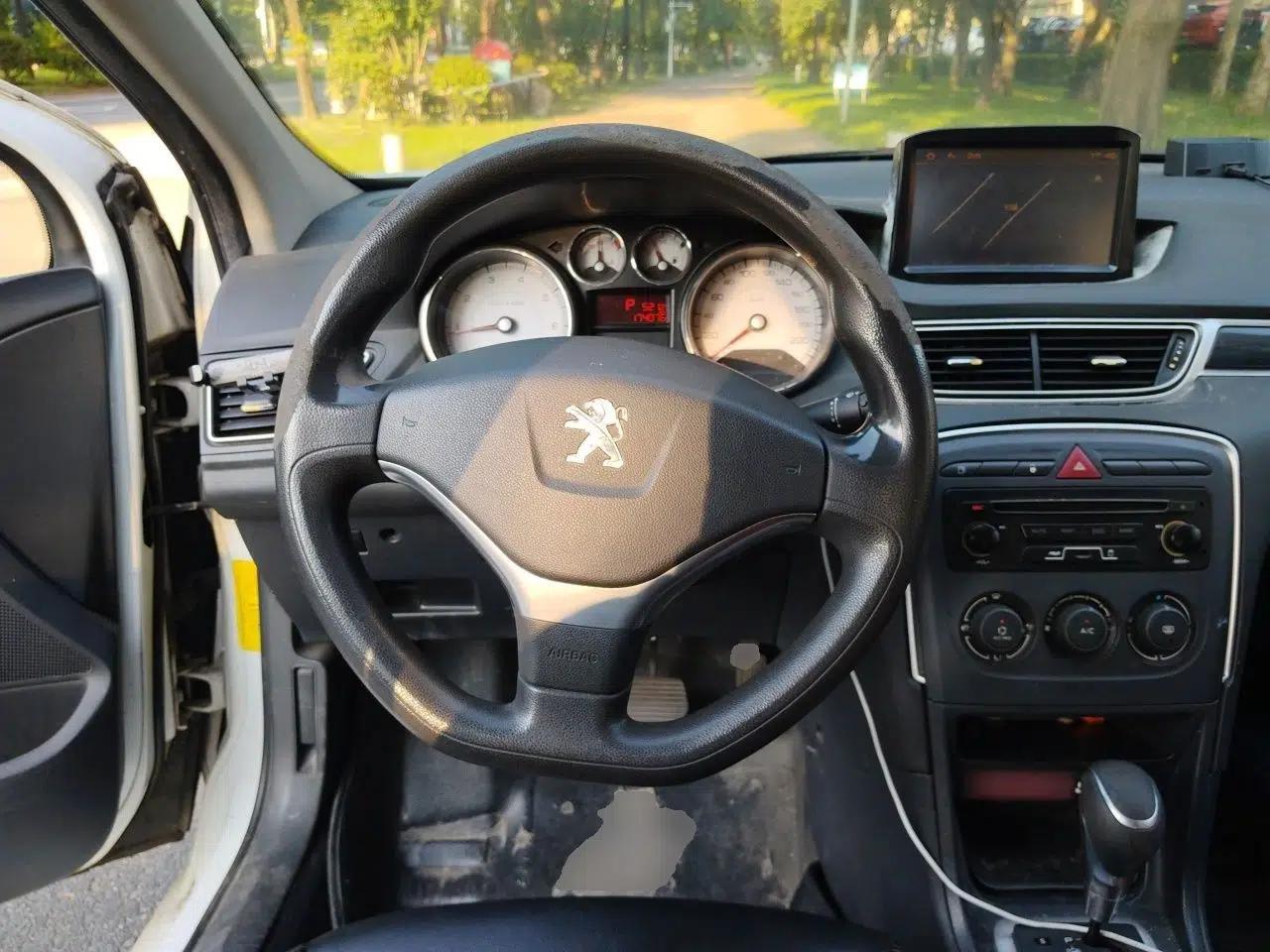 Peugeot 308 2014 Enjoy Edition Classic 1.6L Automatic Premium Model — миниатюра 10