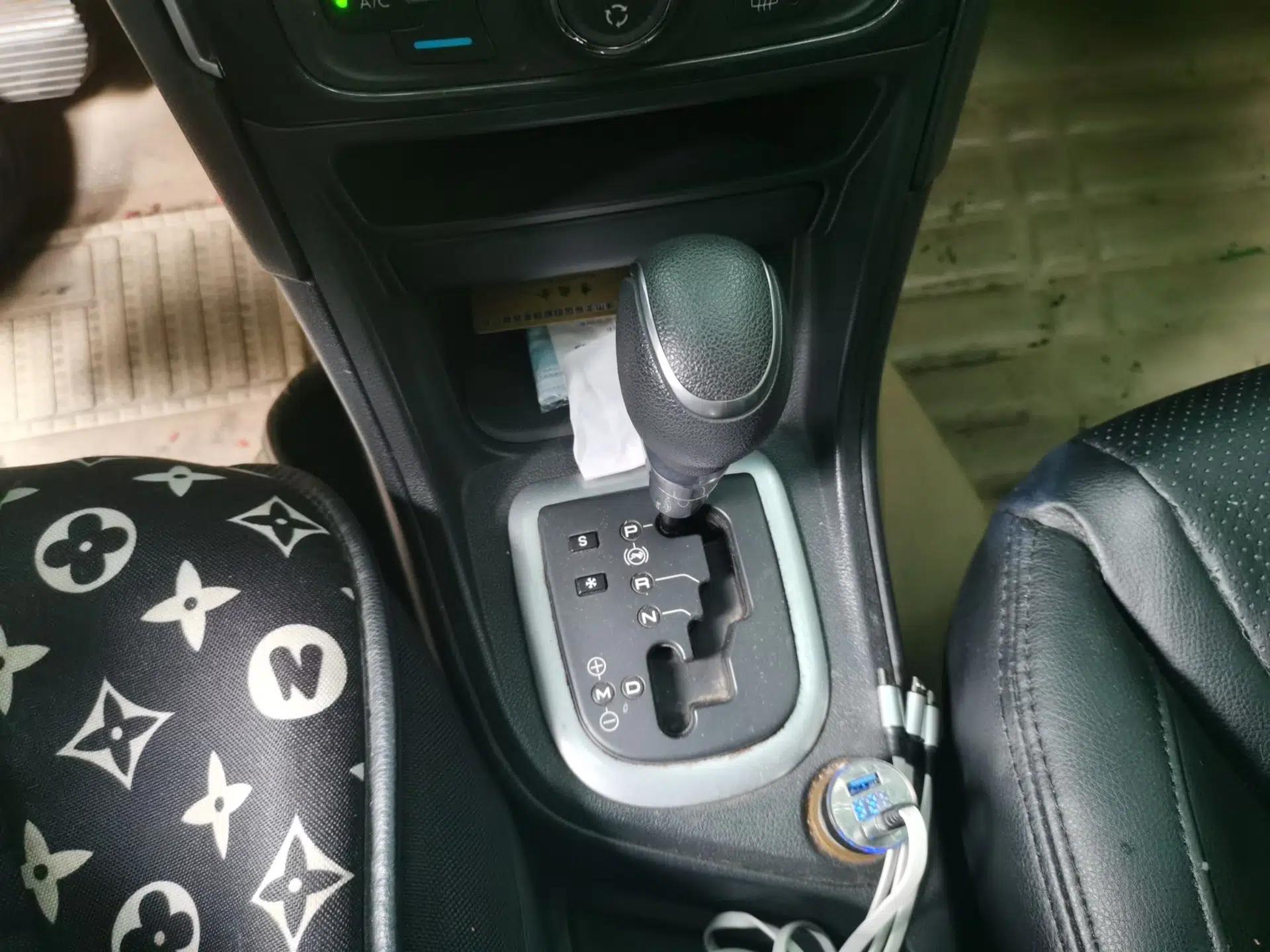 Peugeot 308 2014 Enjoy Edition Classic 1.6L Automatic Premium Model — миниатюра 14
