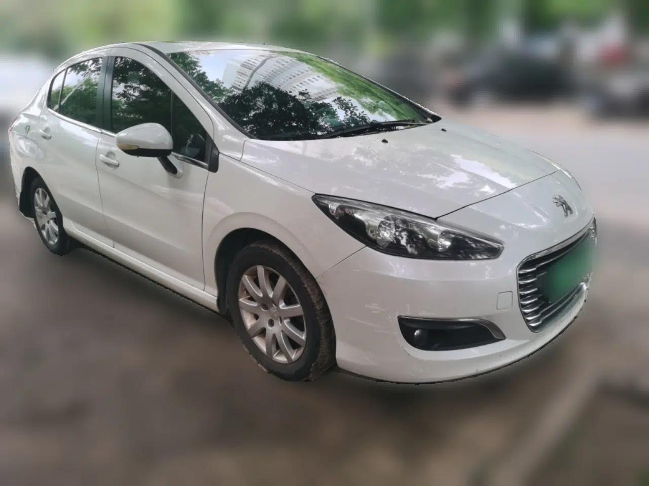 Peugeot 308 2014 Enjoy Edition Classic 1.6L Automatic Premium Model — миниатюра 3