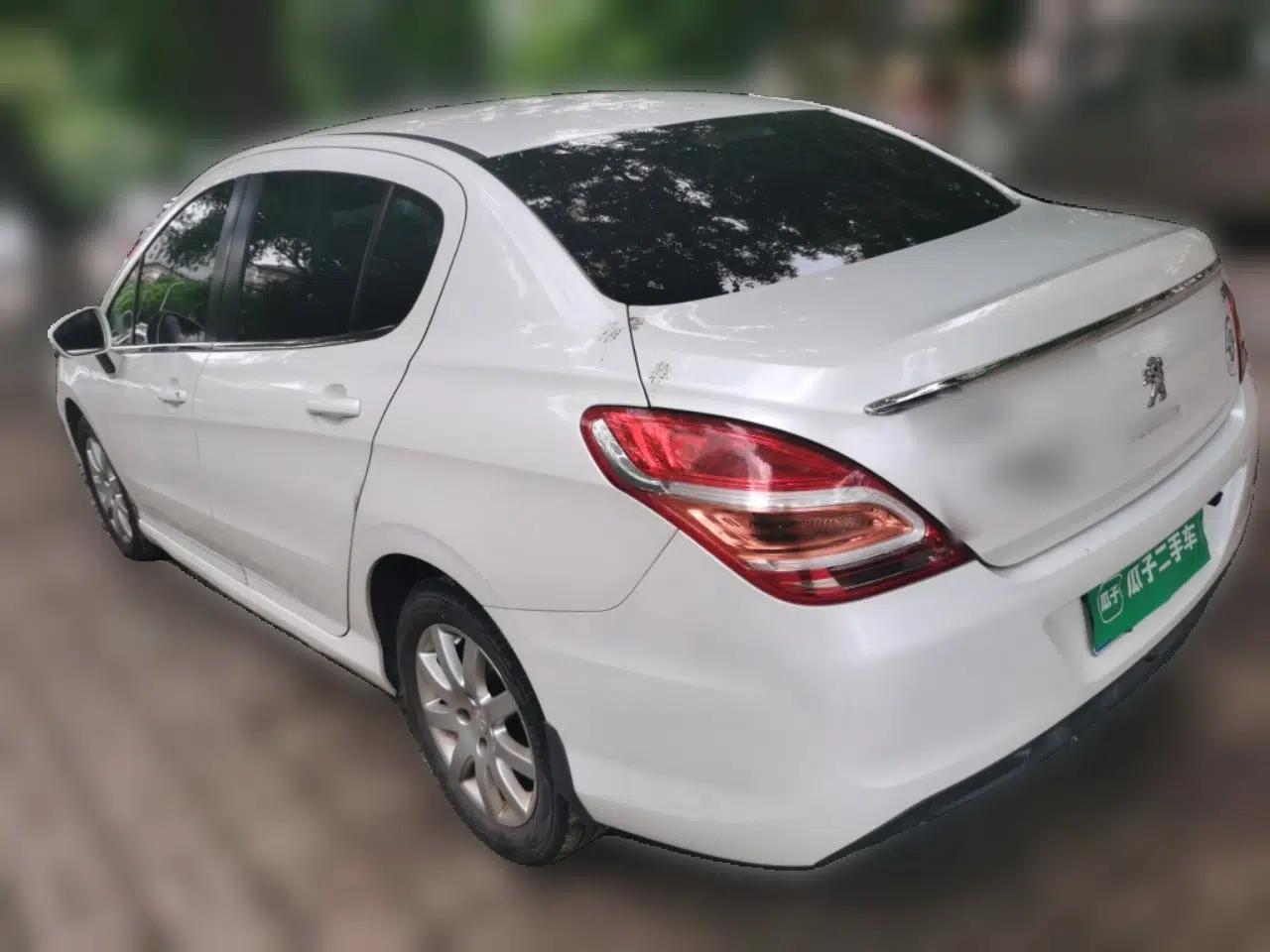 Peugeot 308 2014 Enjoy Edition Classic 1.6L Automatic Premium Model — миниатюра 4