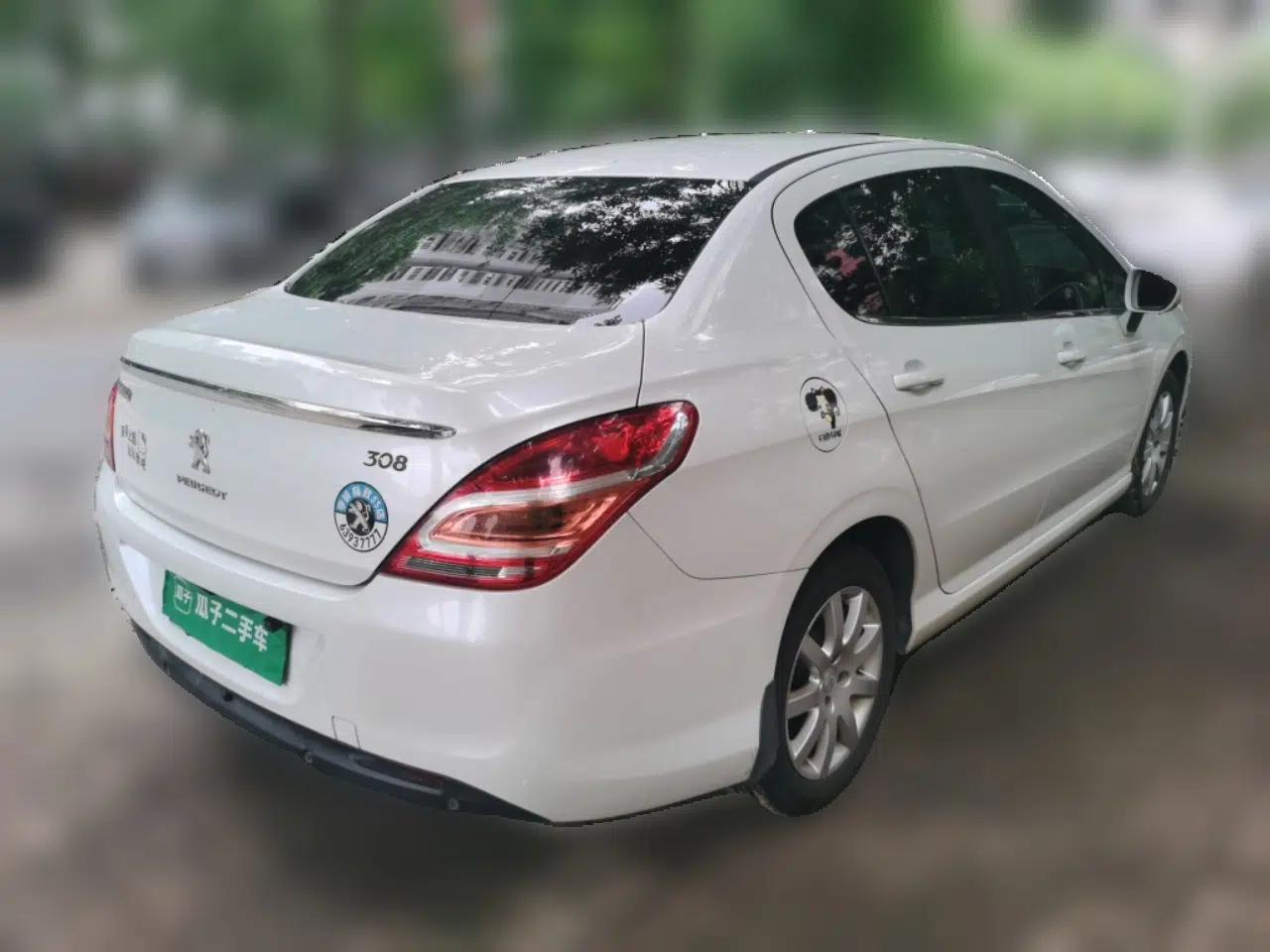 Peugeot 308 2014 Enjoy Edition Classic 1.6L Automatic Premium Model — миниатюра 6