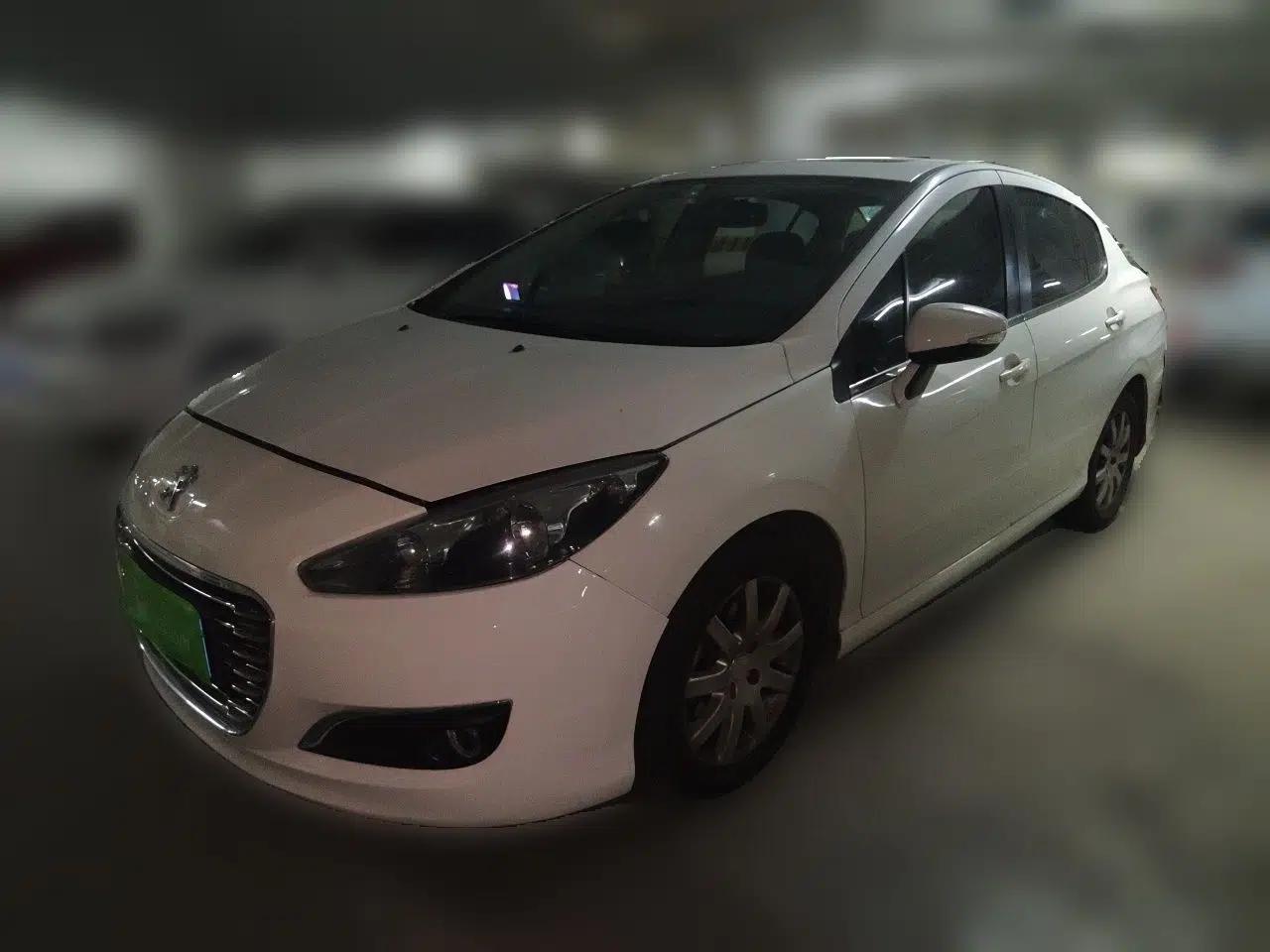 Peugeot 308 2013 1.6L Manual Fashion Model — миниатюра 1