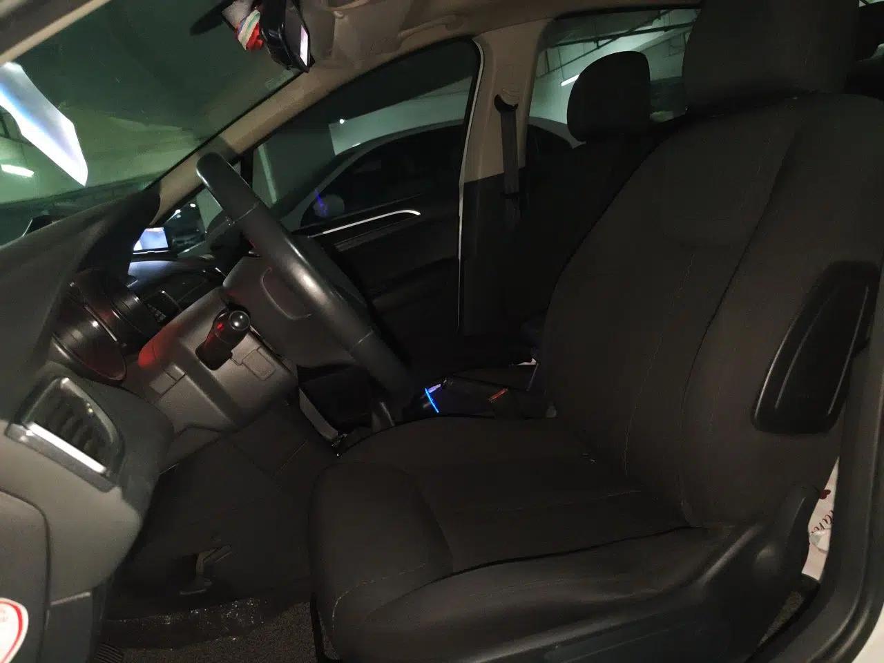 Peugeot 308 2013 1.6L Manual Fashion Model — миниатюра 15