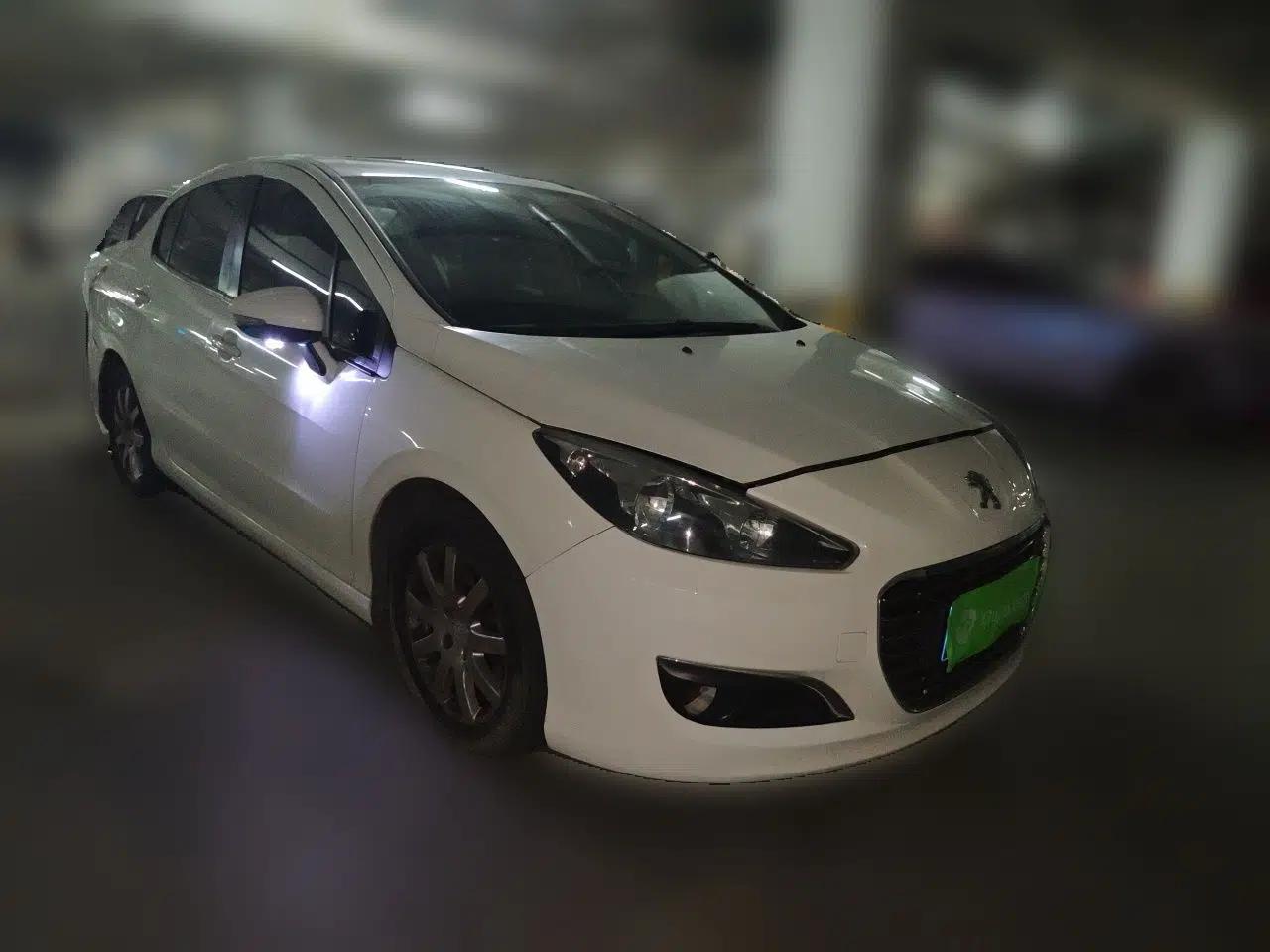 Peugeot 308 2013 1.6L Manual Fashion Model — миниатюра 3