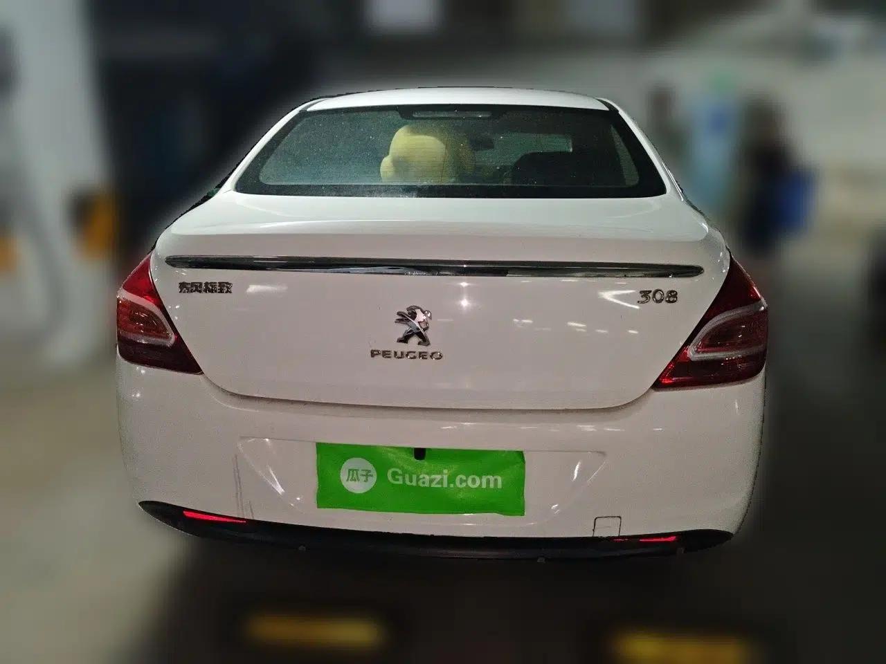 Peugeot 308 2013 1.6L Manual Fashion Model — миниатюра 5
