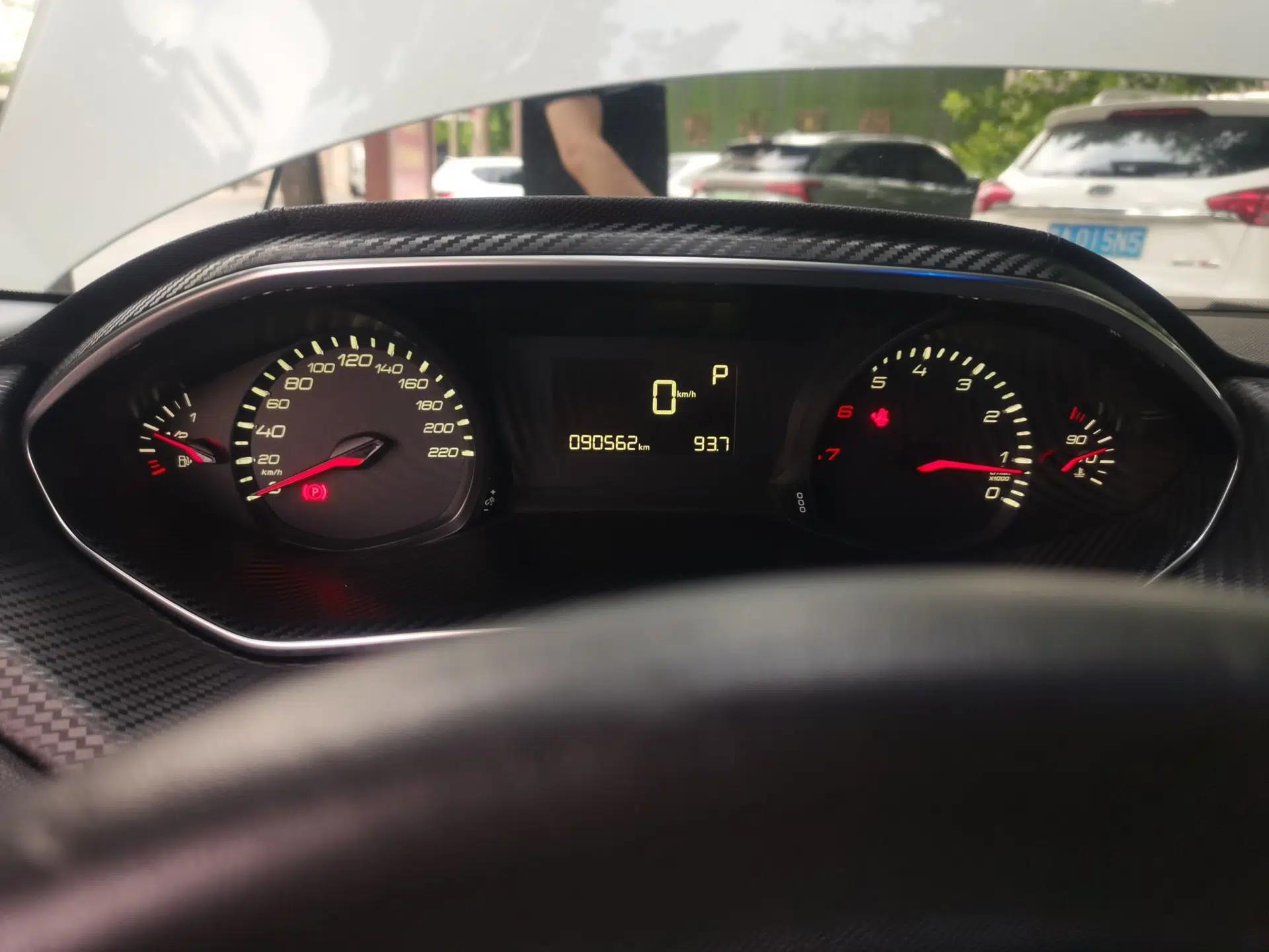 Peugeot 308 2018 1.6L Automatic Luxury Edition — миниатюра 12