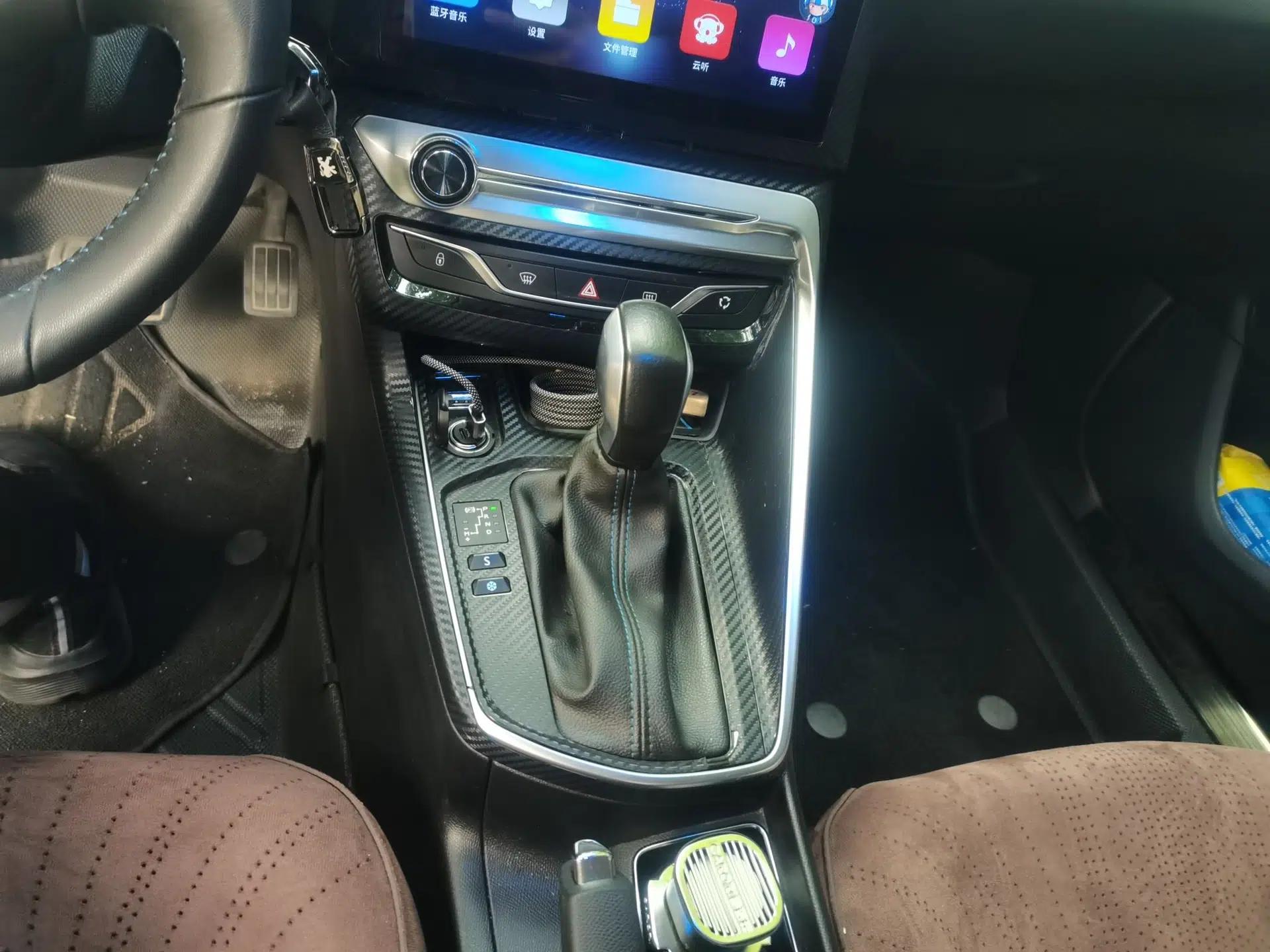 Peugeot 308 2018 1.6L Automatic Luxury Edition — миниатюра 14