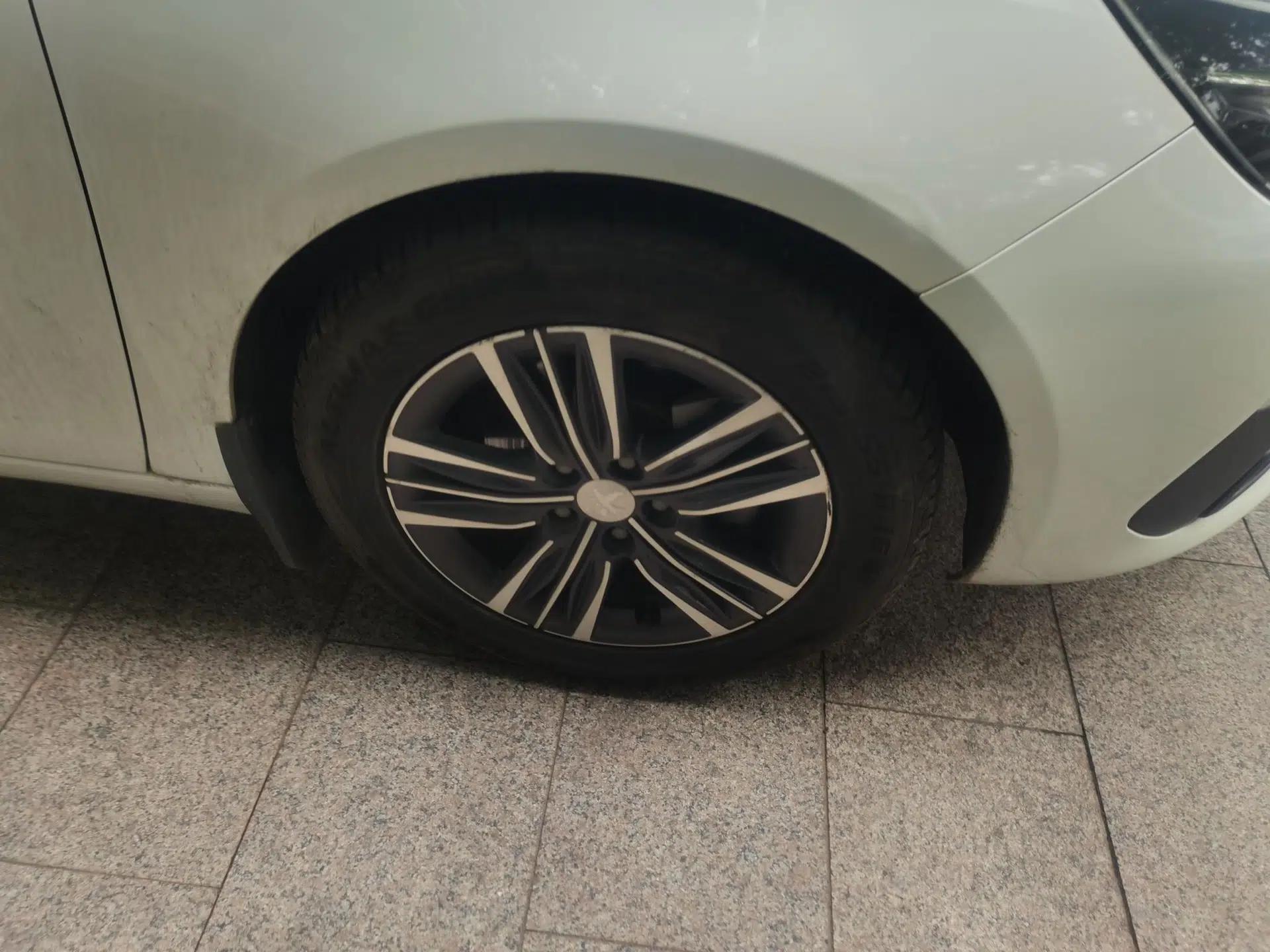 Peugeot 308 2018 1.6L Automatic Luxury Edition — миниатюра 8