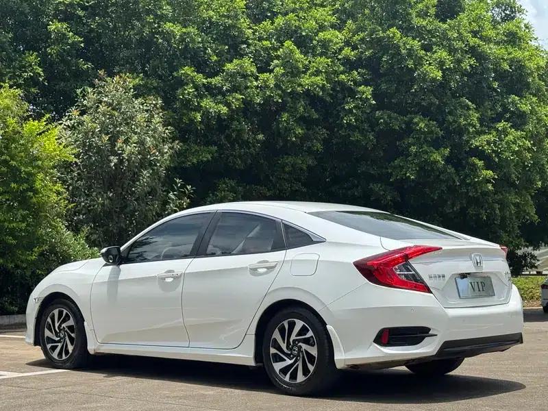 2016 Civic 220TURBO CVT Luxury Edition — миниатюра 4