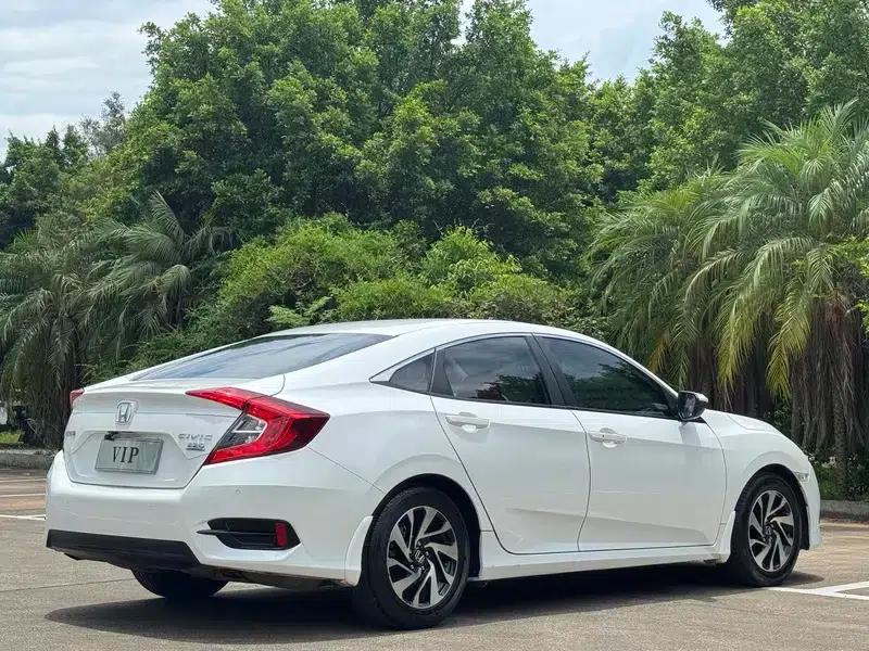 2016 Civic 220TURBO CVT Luxury Edition — миниатюра 6