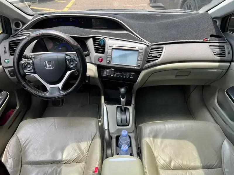 Civic 2013 10th Anniversary Edition 1.8L Automatic Luxury Edition — миниатюра 11