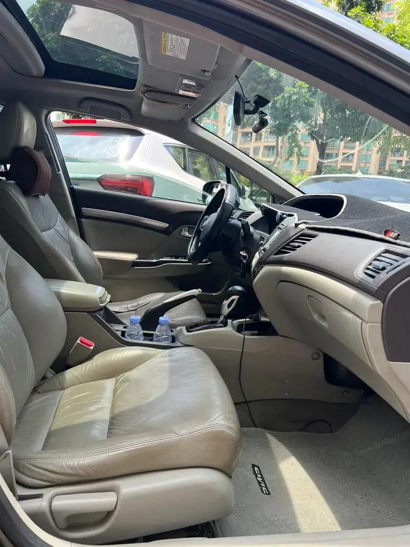 Civic 2013 10th Anniversary Edition 1.8L Automatic Luxury Edition — миниатюра 15