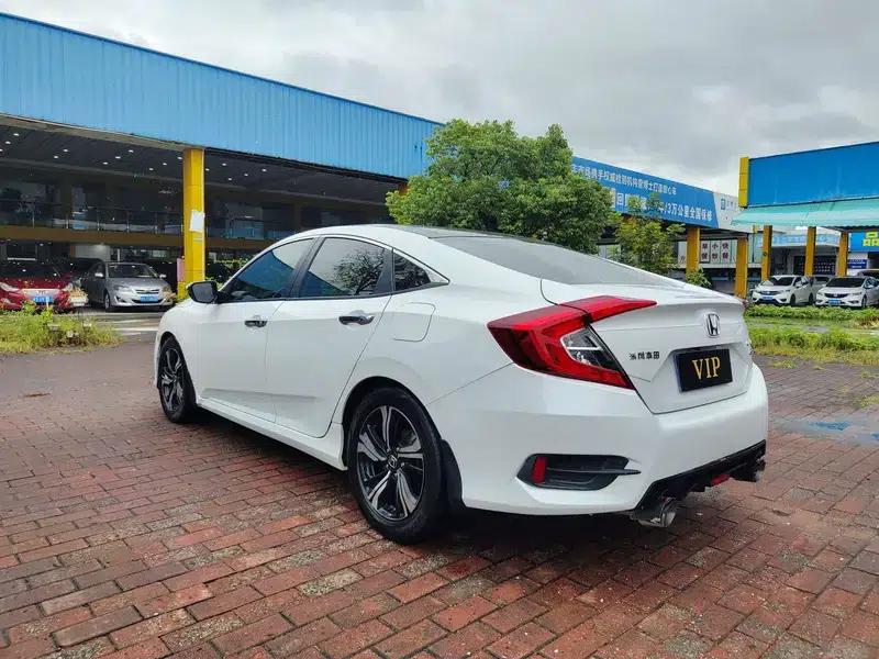 2016 Civic 220TURBO CVT Premium Edition — миниатюра 4