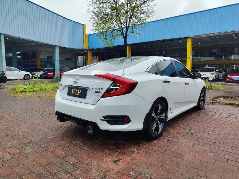 2016 Civic 220TURBO CVT Premium Edition — миниатюра 6