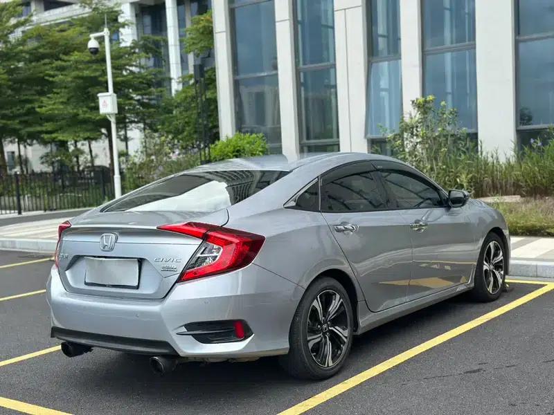 2016 Civic 220TURBO CVT Premium Edition — миниатюра 6