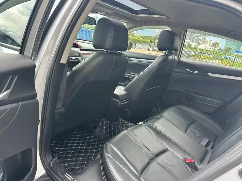 2016 Civic 220TURBO CVT Premium Edition — миниатюра 9