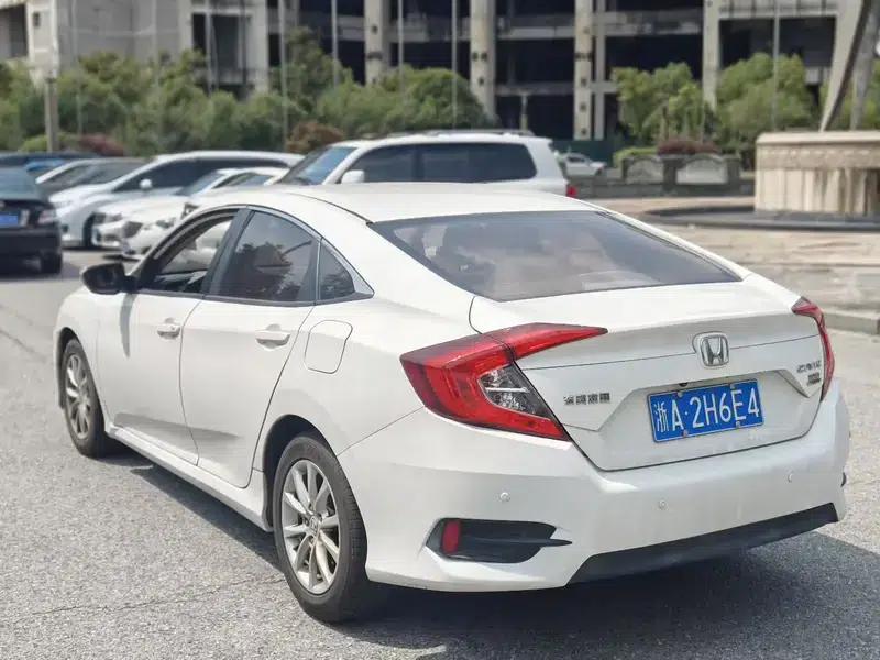 2016 Civic 180TURBO CVT Comfort Edition — миниатюра 4