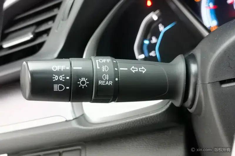 2016 Civic 220TURBO CVT Luxury Edition — миниатюра 16