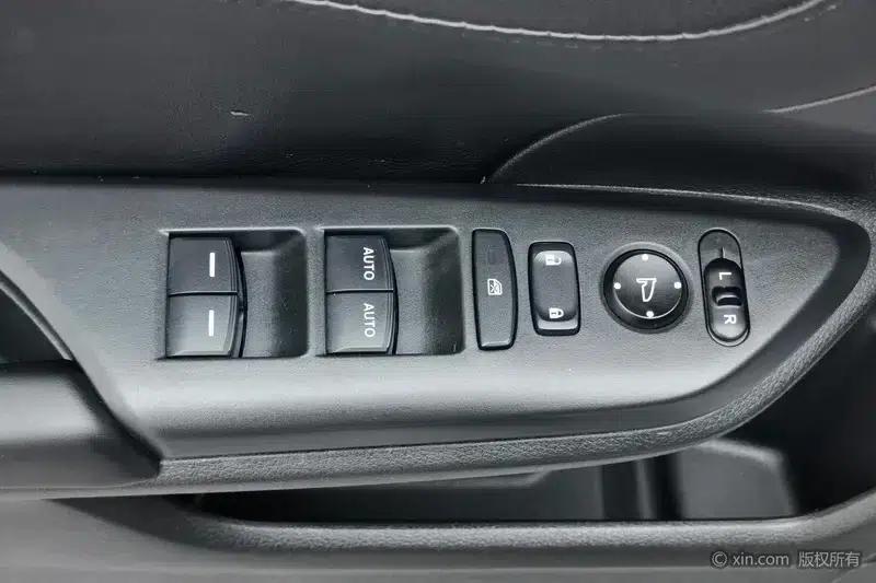 2016 Civic 220TURBO CVT Luxury Edition — миниатюра 22