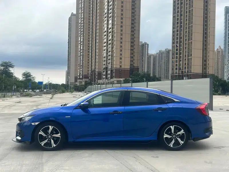 2016 Civic 220TURBO CVT Premium Edition — миниатюра 4
