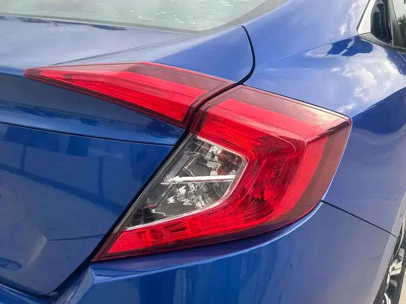 2016 Civic 220TURBO CVT Premium Edition — миниатюра 9