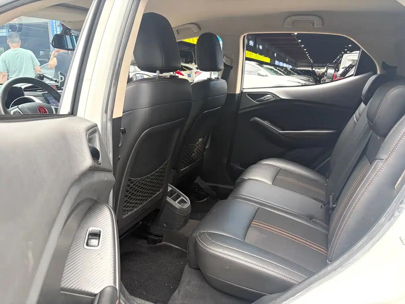 2017 Yuan 1.5L Automatic Cool Connected Edition — миниатюра 11