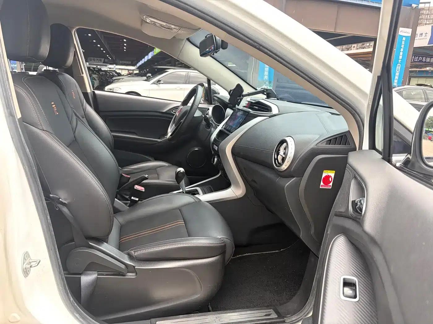 2017 Yuan 1.5L Automatic Cool Connected Edition — миниатюра 12