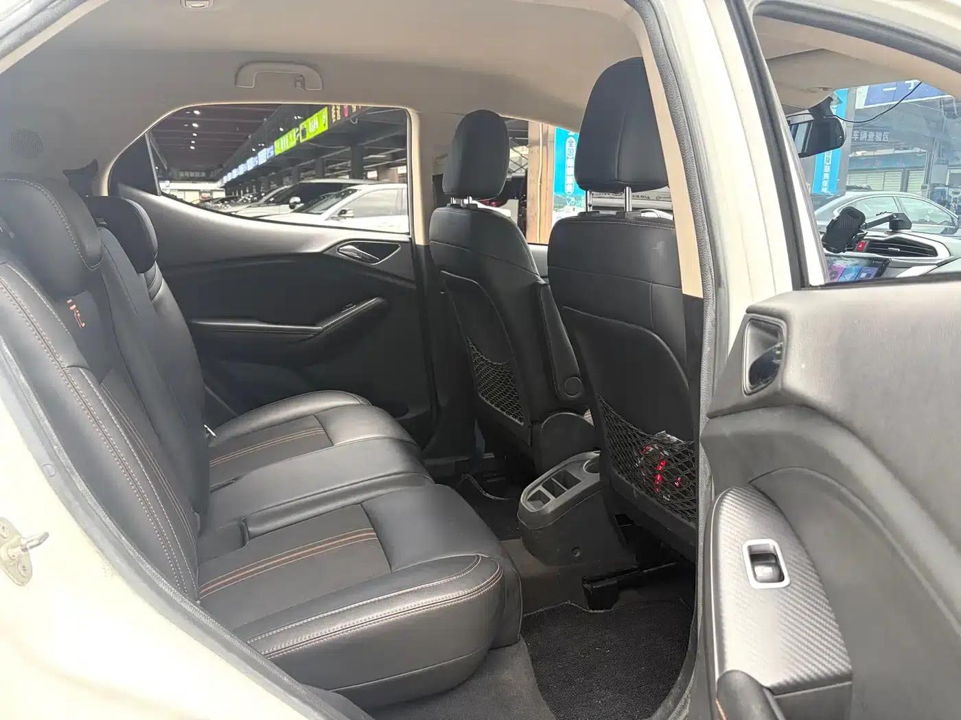 2017 Yuan 1.5L Automatic Cool Connected Edition — миниатюра 13