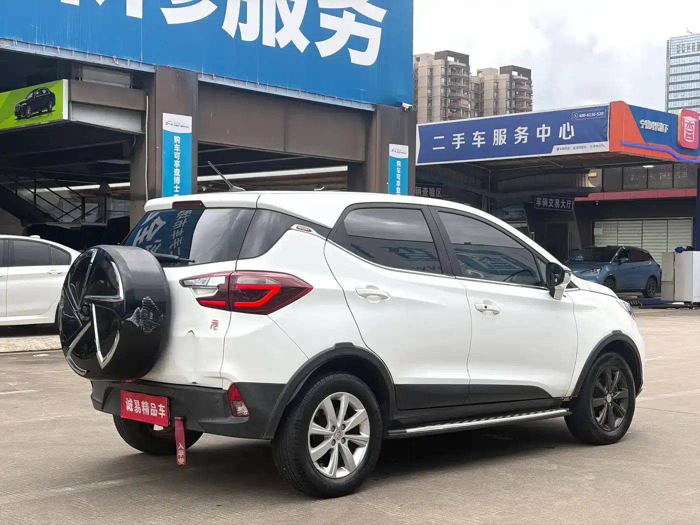 2017 Yuan 1.5L Automatic Cool Connected Edition — миниатюра 6
