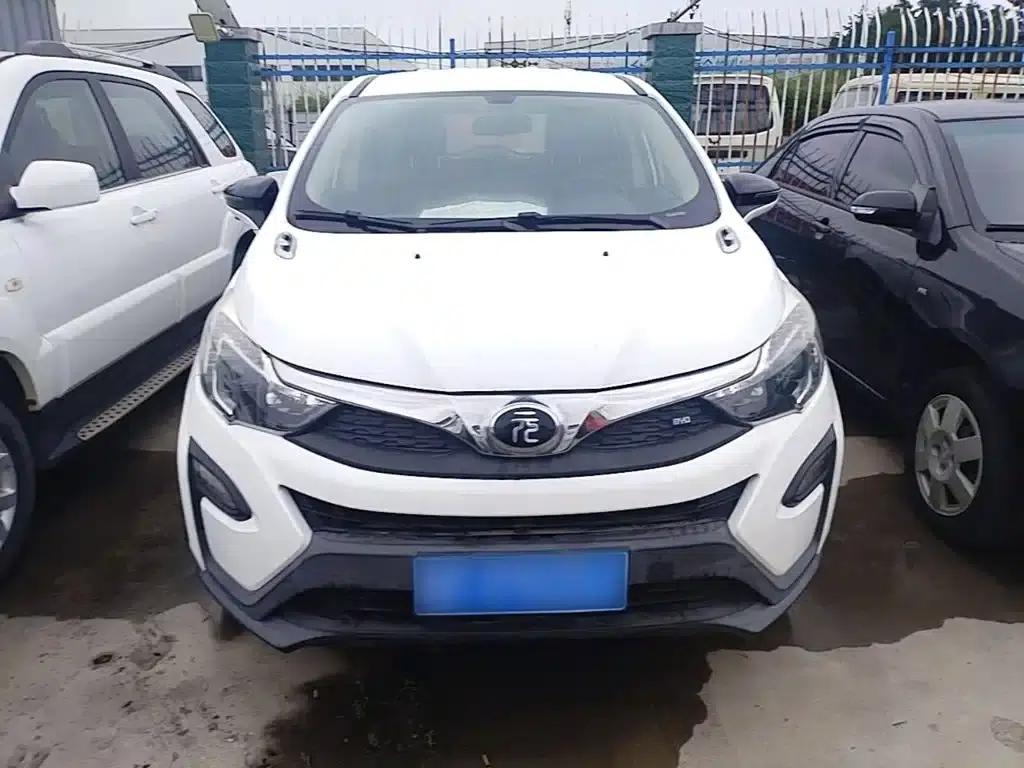 2017 Yuan 1.5L Automatic Cool Connected Edition — миниатюра 3