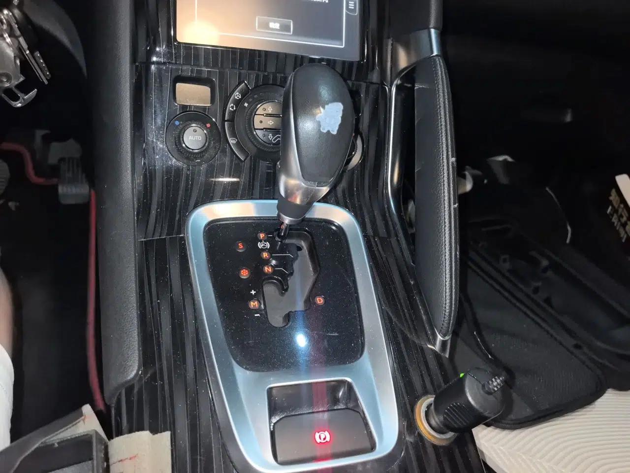 Peugeot 3008 2015 1.6THP Automatic Prestige Edition — миниатюра 14
