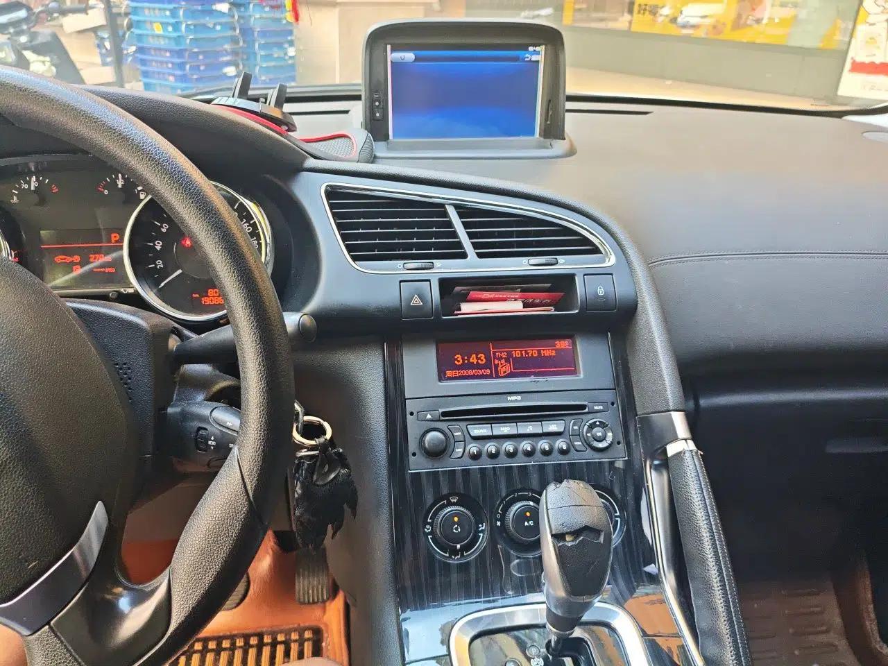 Peugeot 3008 2013 2.0L Automatic Classic Edition — миниатюра 13