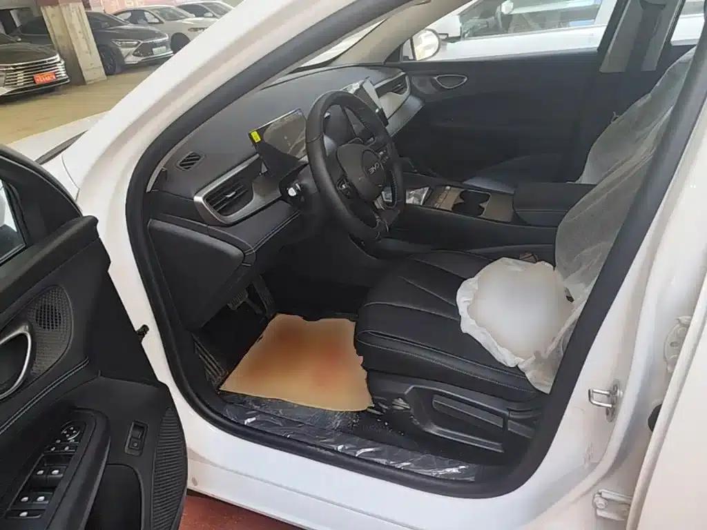 Seal 05 DM-i 2026 Model DM-i 128KM Luxury — миниатюра 15