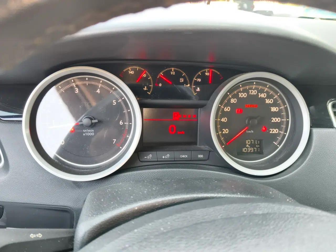 Peugeot 508 2012 2.0L Automatic Smart Enjoyment Version — миниатюра 11
