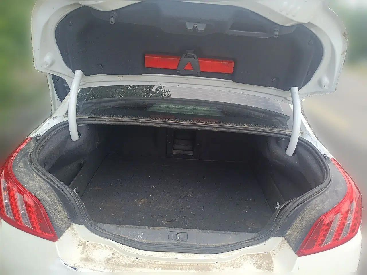 Peugeot 508 2012 2.0L Automatic Smart Enjoyment Version — миниатюра 19