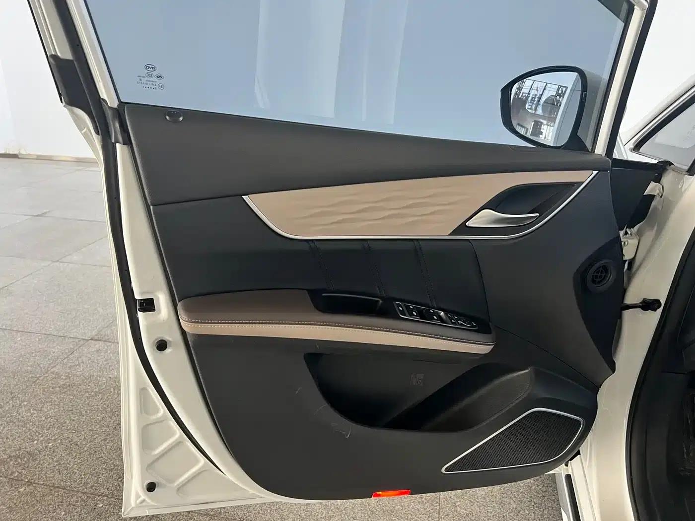 Song MAX New Energy 2022 DM-i 105KM Executive Edition — миниатюра 17