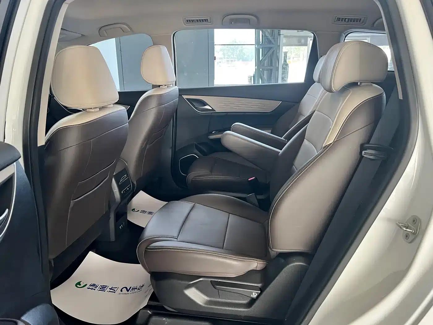 Song MAX New Energy 2022 DM-i 105KM Executive Edition — миниатюра 25