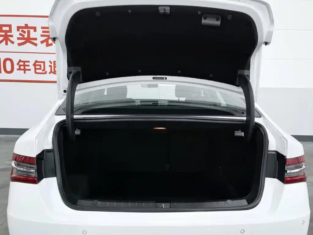 Qin Pro New Energy 2019 DM Super Edition 1.5TI Automatic Intelligent Connected Athletic Model (National VI Emission Standard) — миниатюра 16