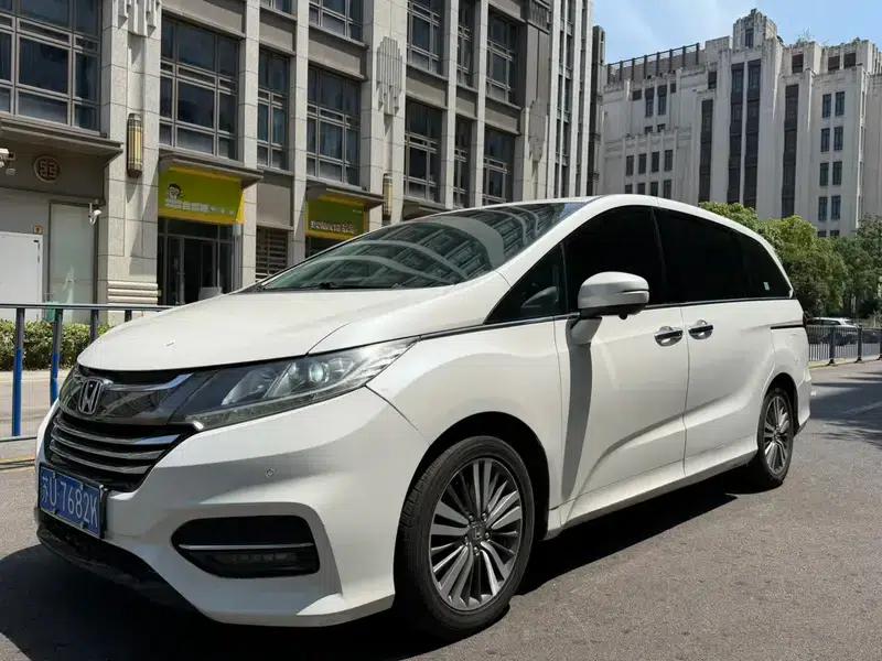 2018 Odyssey 2.4L Luxury Edition — миниатюра 1