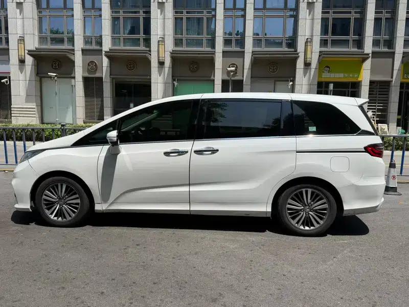 2018 Odyssey 2.4L Luxury Edition — миниатюра 3