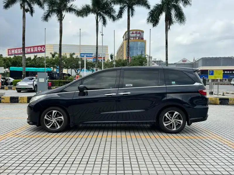 2015 Odyssey Facelift 2.4L Comfort Edition — миниатюра 4