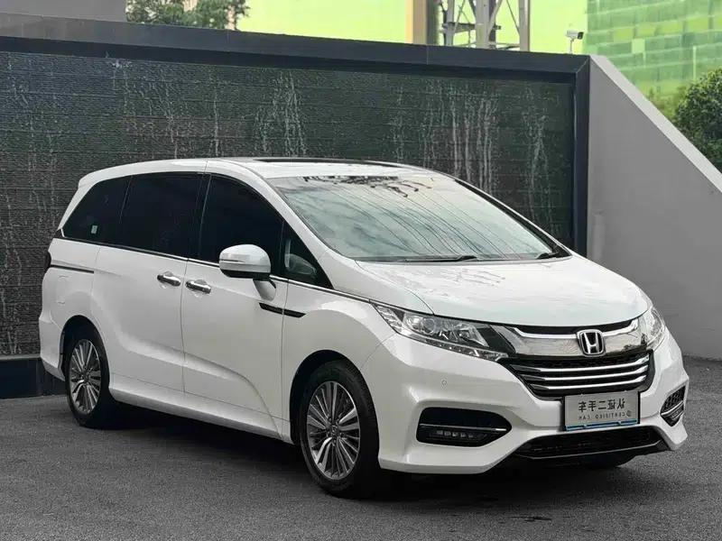 2018 Odyssey 2.4L Luxury Edition — миниатюра 3